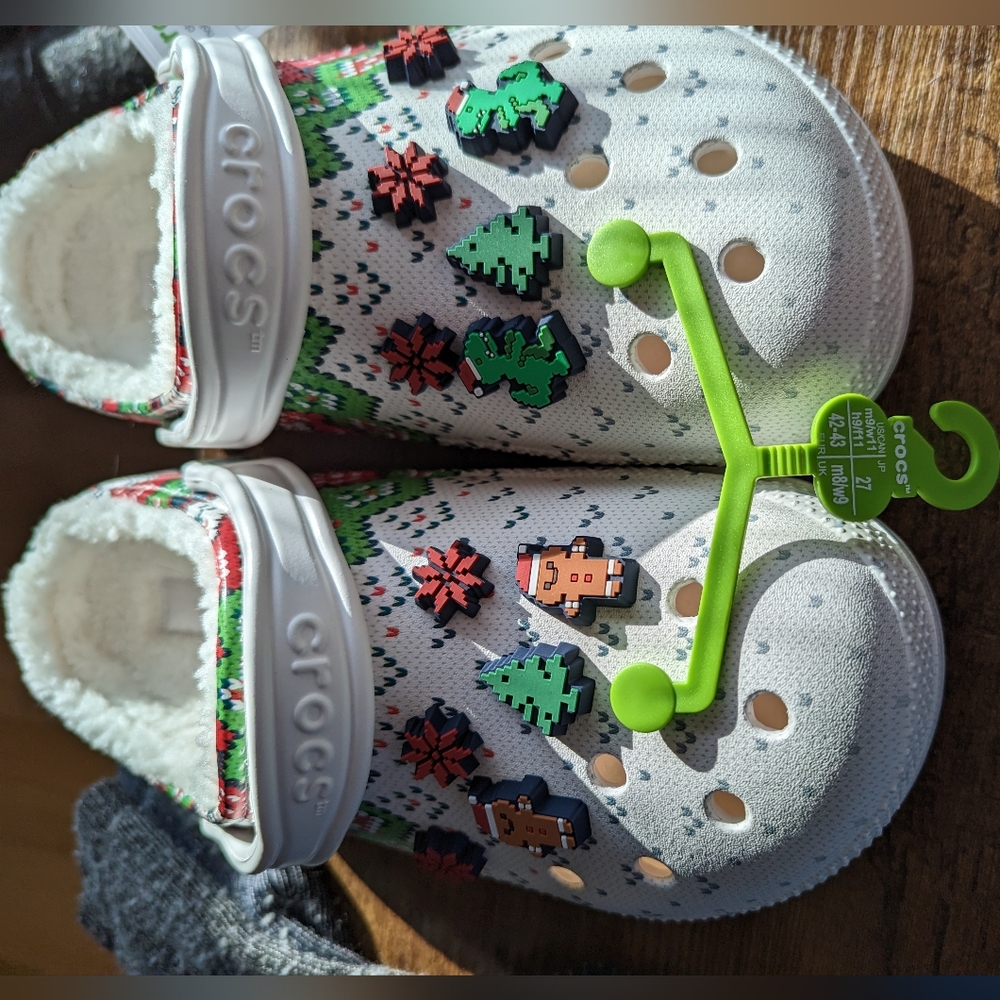 Christmas Crocs lined size 11
